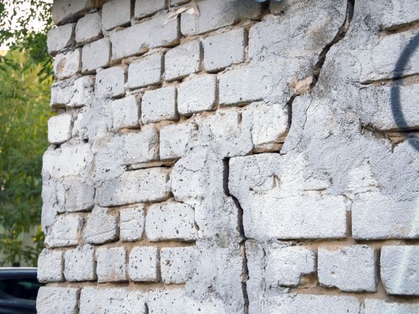 Cracked Brick Wall Repair in Anacortes